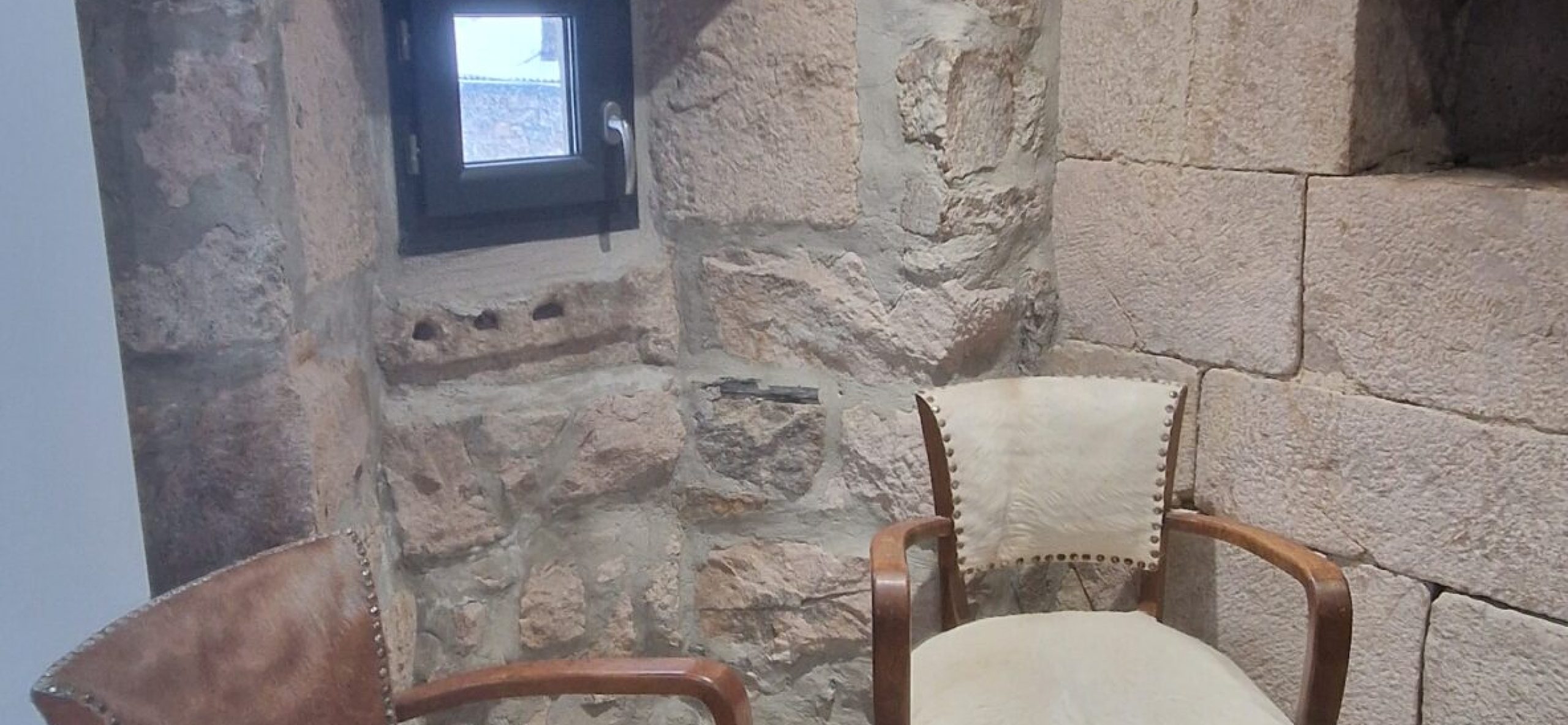 espace-detente-lecture-gite-le-cepe-salon