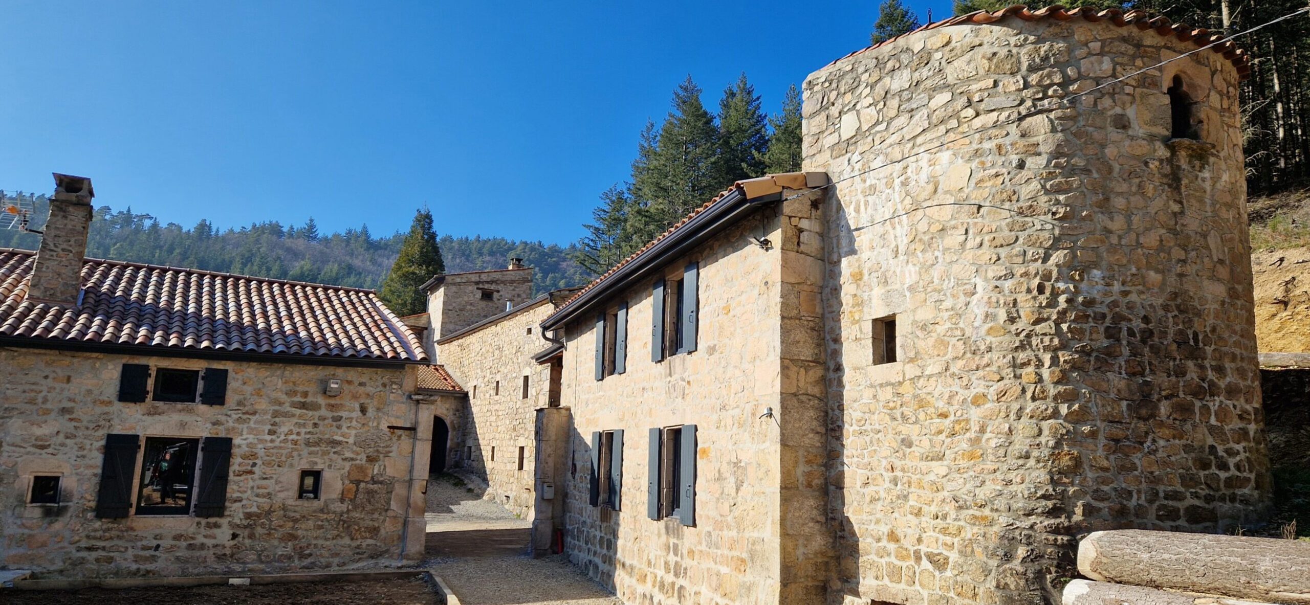 gite-la-chataigne-saint-symphorien-de-mahun-nord-ardeche