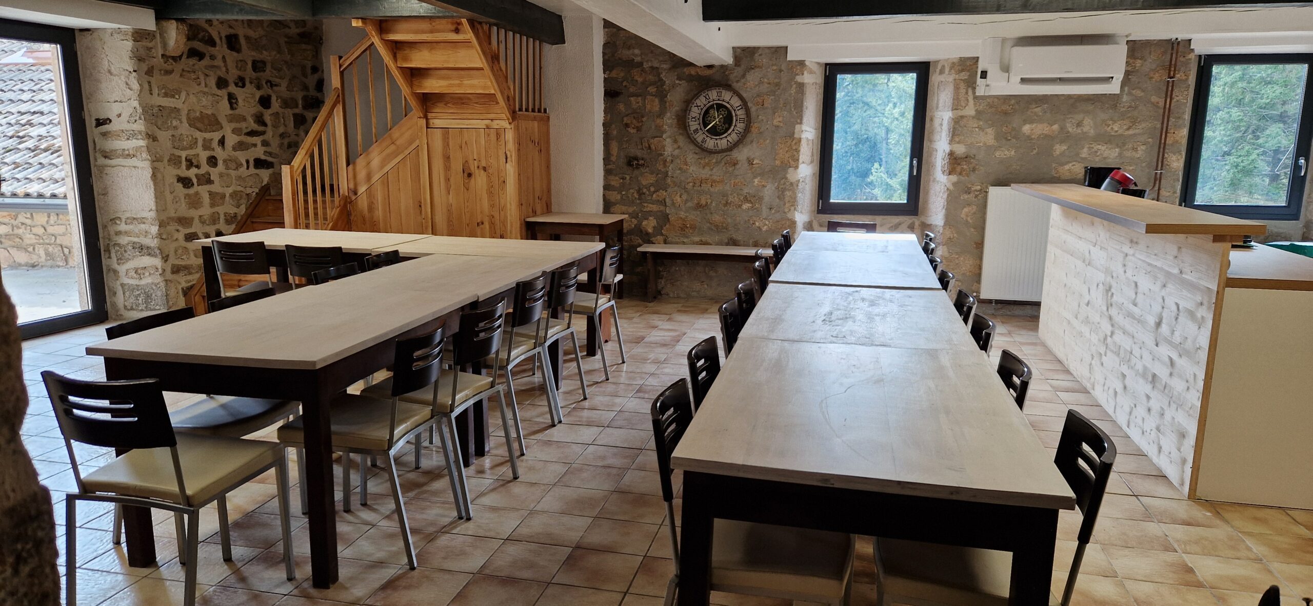 salle-commune-gite-cepe-et-sapin-bouissou-du-mahun